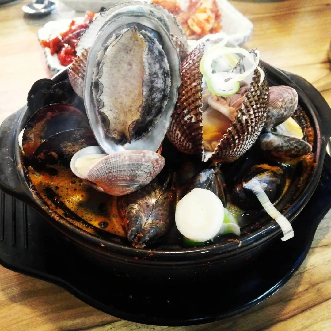  진도 해물뚝배기: 바다의 풍요로움을 한 그릇에 담다