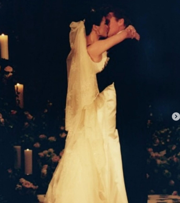 마이클 더글라스- 캐서린 제타 존스 부부 희귀 결혼 사진 공개ㅣ 54세 제니퍼 로페즈의 놀라운 피지컬 VIDEO: Michael Douglas shares unearthed wedding photo with Catherine Zeta-Jones..ㅣ Jennifer Lopez&#44; 54&#44; displays incredibly toned physique..
