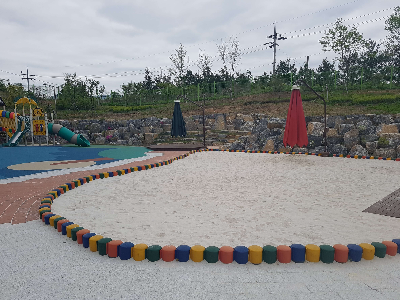 어린이집 놀이터에 쌓인 모래