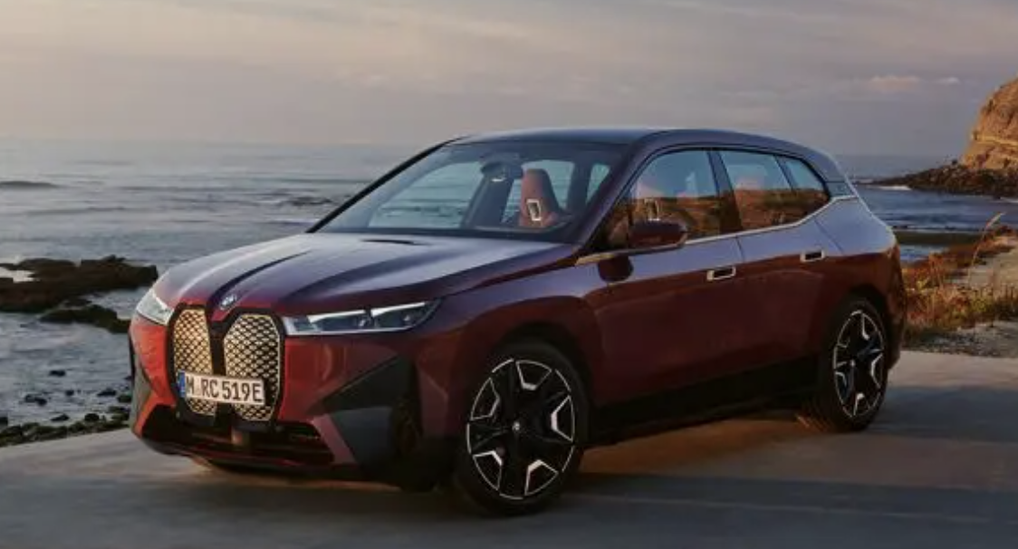 2024 BMW iX: 미래형 전기 SUV의 혁신