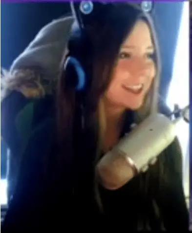 트위치(Twitch) 2호 100만 버츄얼 유튜버 범고래 소녀 샤이릴리(Shylily) 빨간약 안의 사람 얼굴