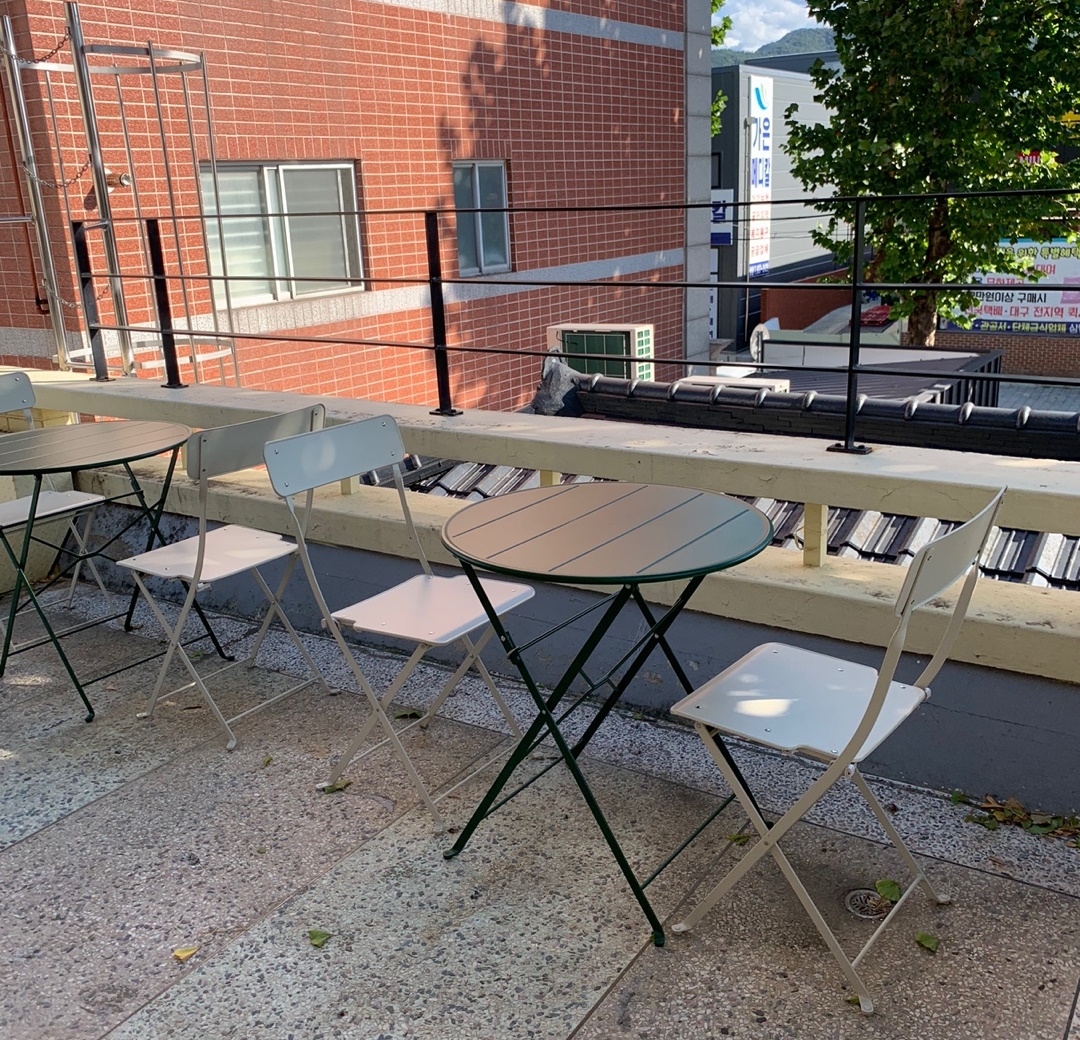 대구 남구 카페 야외 테이블