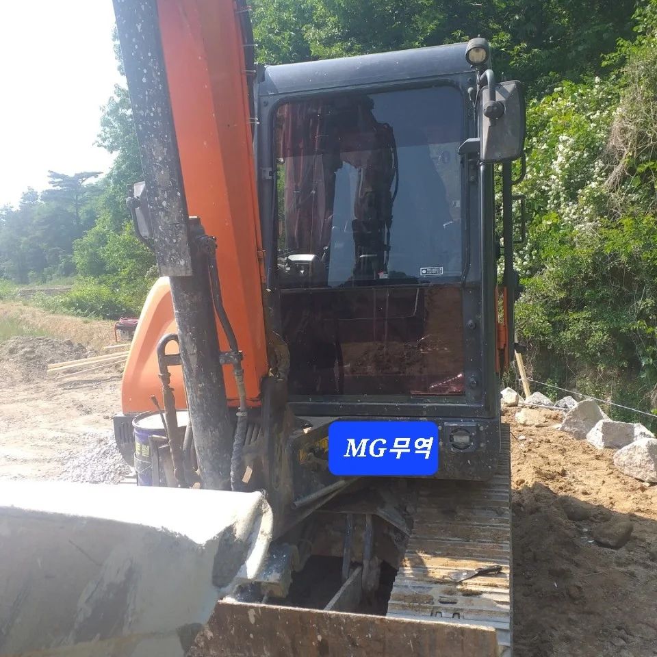  두산 DOOSAN DX55-5모델 2016년식 3250만원 판매합니다