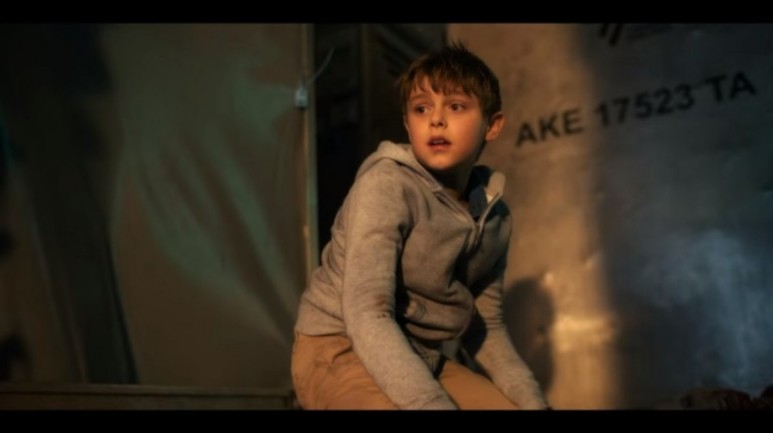 좀비가 있는 <넷플릭스 공포영화 추천> [영화 리뷰] 블러드레드 스카이 리뷰_이 안에 12