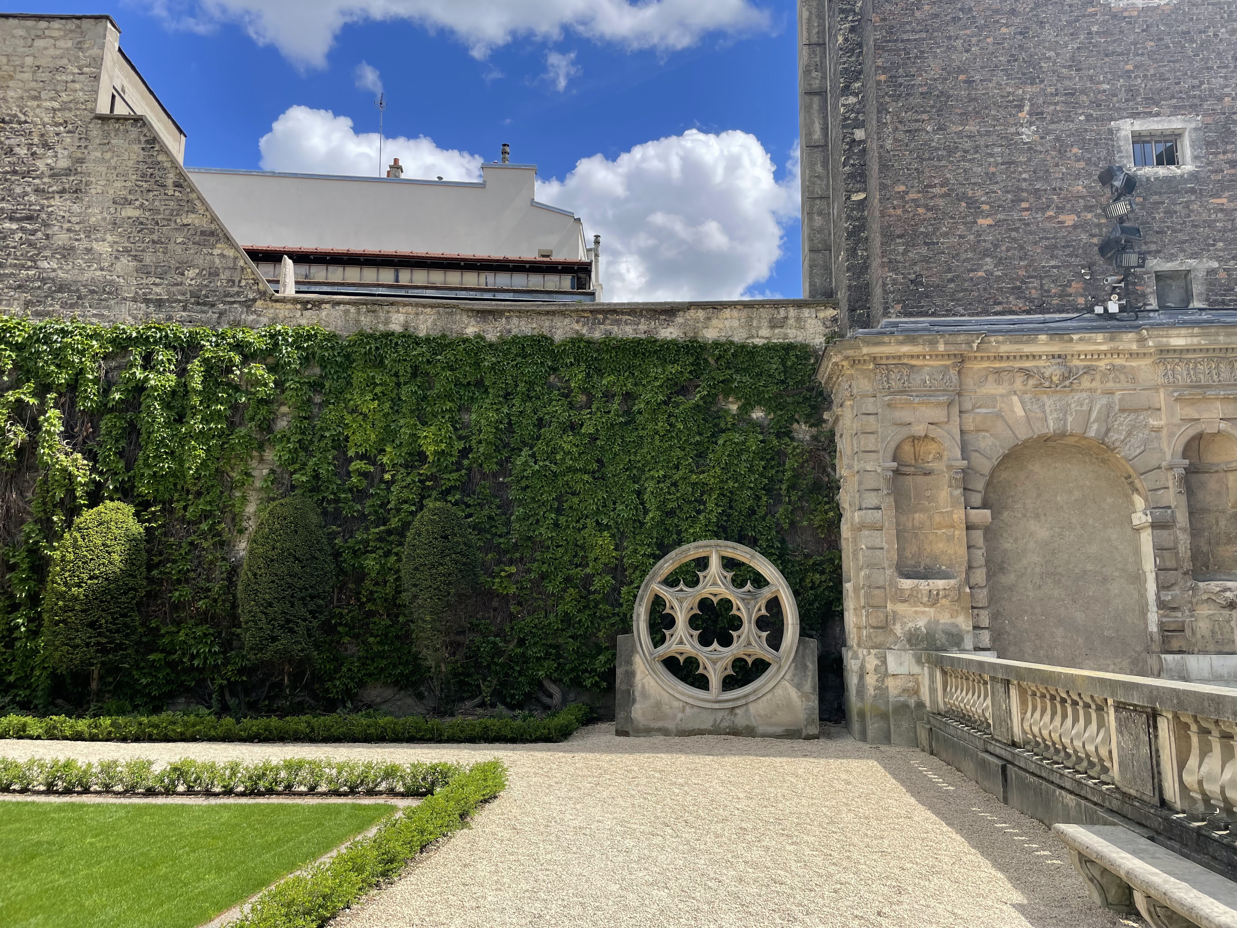 오뗄 드 슐리(Hôtel de Sully) 정원