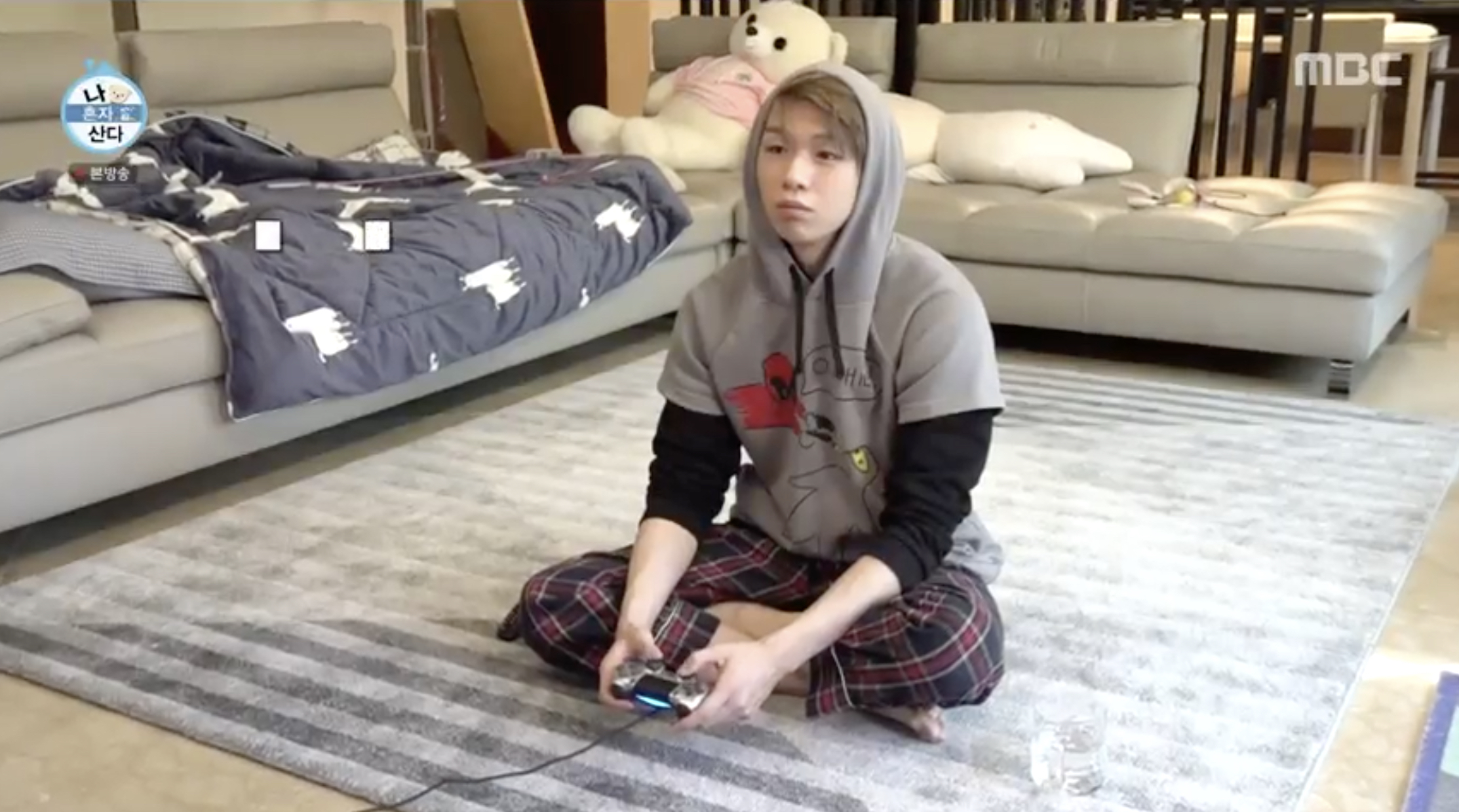  나혼자산다 강다니엘 ️ 캣타워 레고 게이밍키보드 RTX3080 콘덴서마이크 스케이트보드 LG워시타워