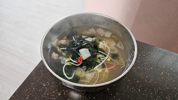완성된 굴국밥 한그릇