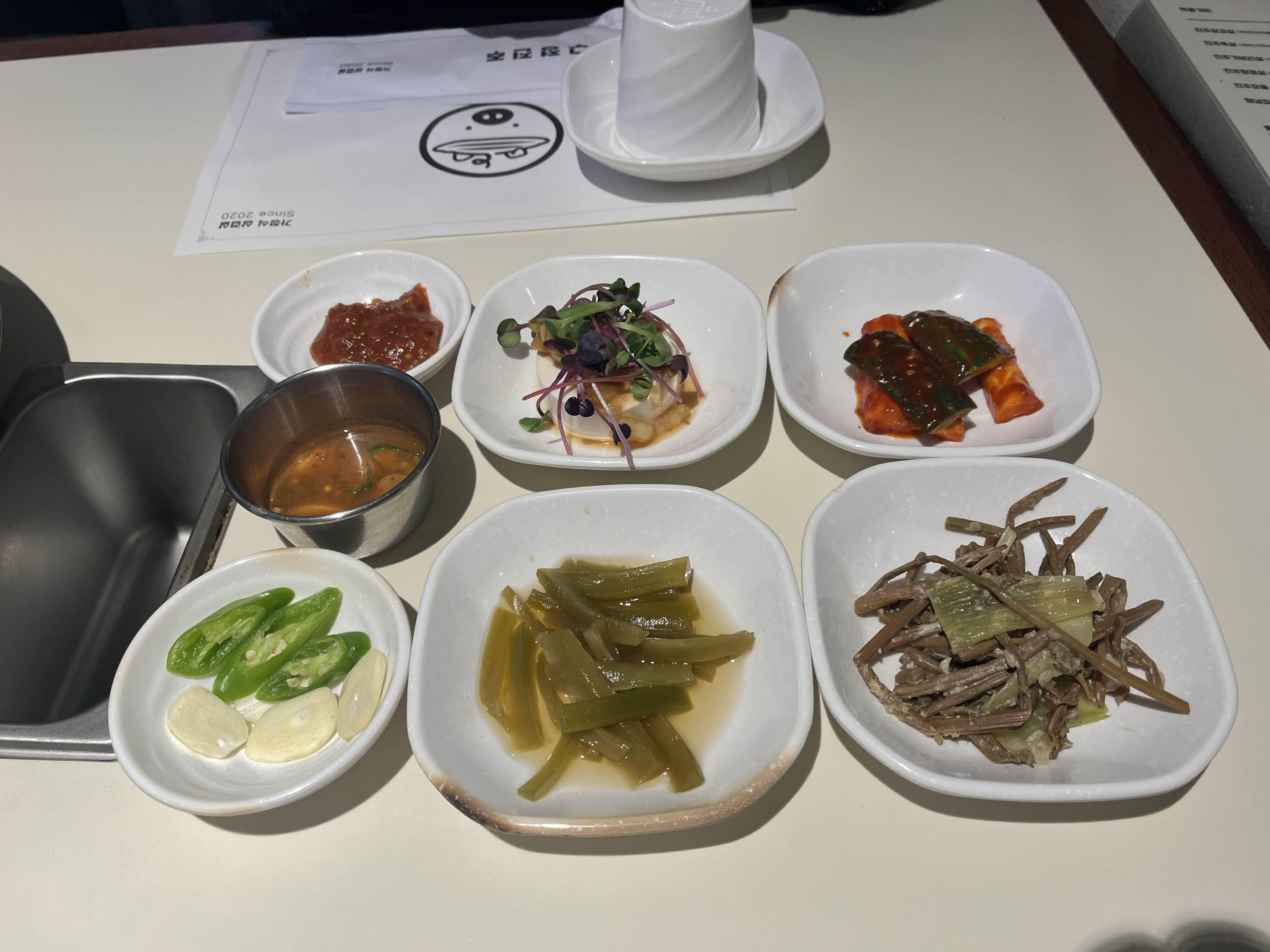 밑반찬 사진입니다 