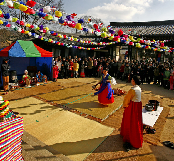 서울의 무당의 춤과 의식을 반주하는 음악