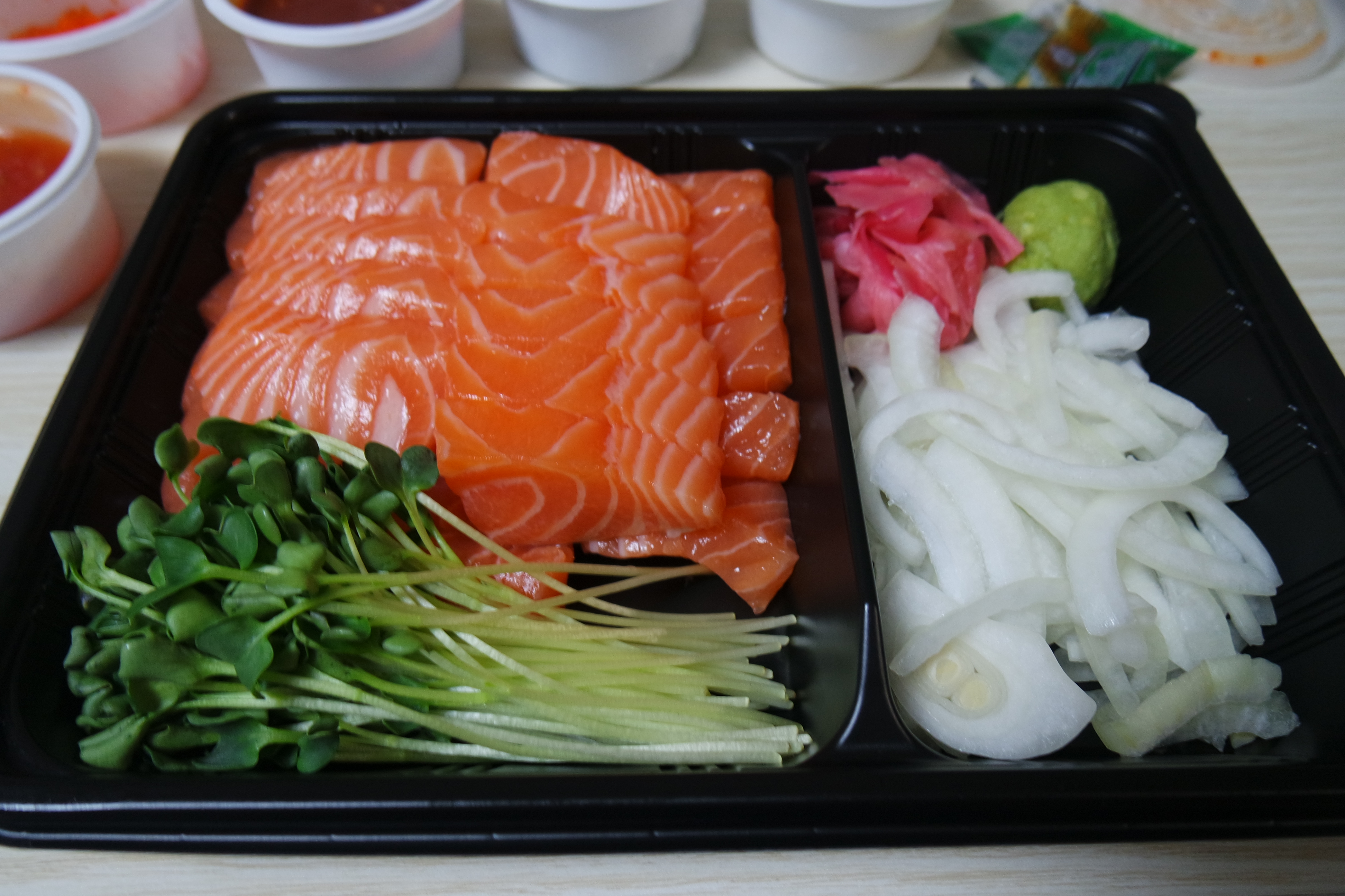  하왕십리동 배달 육회란 연어다 금호신당점