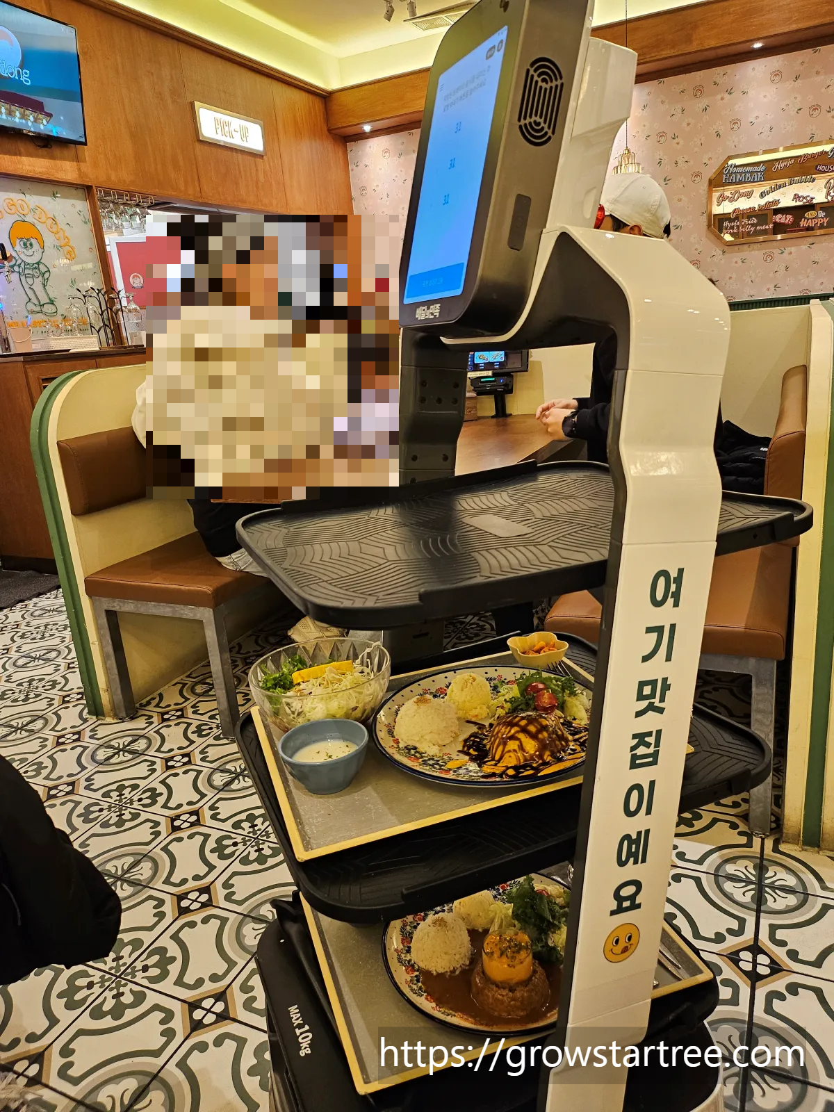 고동경양 스퀘어원점 서빙로봇