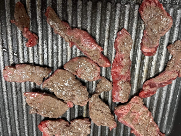 왜 빨리 안 굽혀질까? 색깔은 영롱해지는데 말이죠 사진