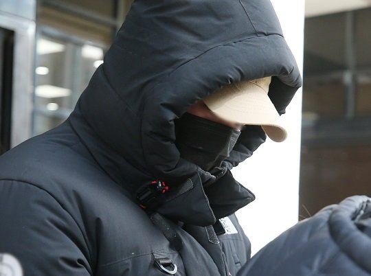  '나체 사진 협박' 아역배우 출신 승마선수 징역 3년 구형