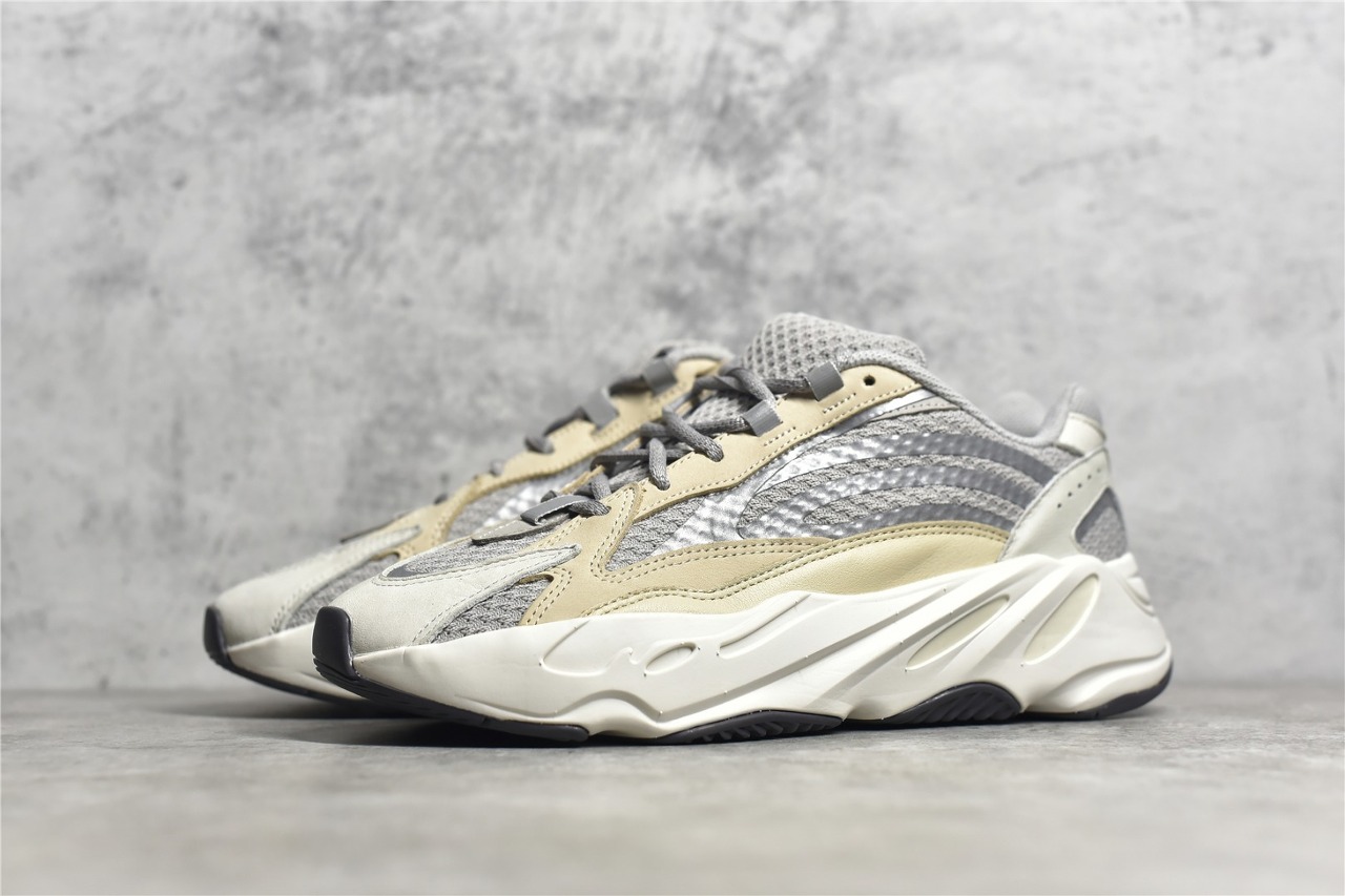  [ADIDAS x YEEZY] SG 아디다스 X 이지부스트 700 V2 크림 CREAM GY7924