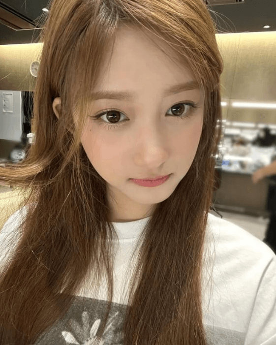  k-pop girl group)IVE_LEESEO
