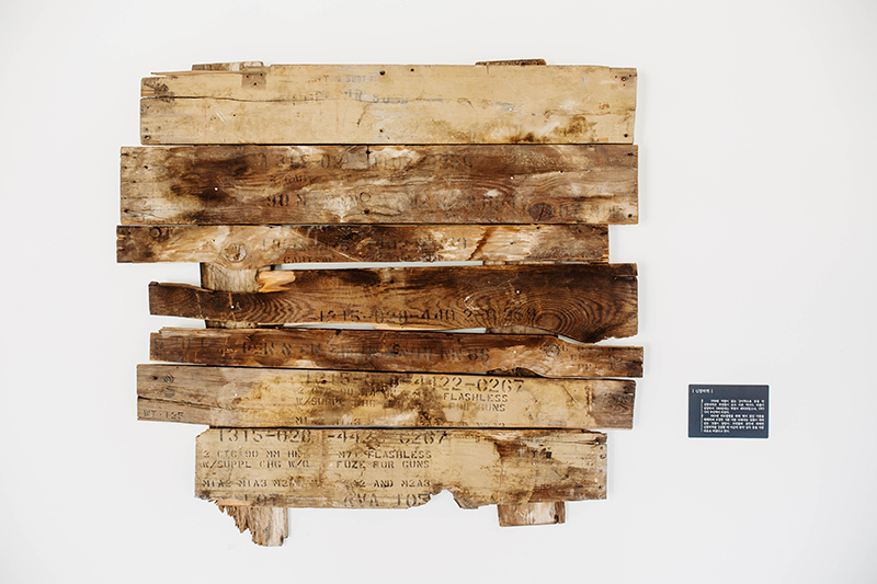 신망리역 지붕에서 발견된 옛 미군 탄약 상자.
