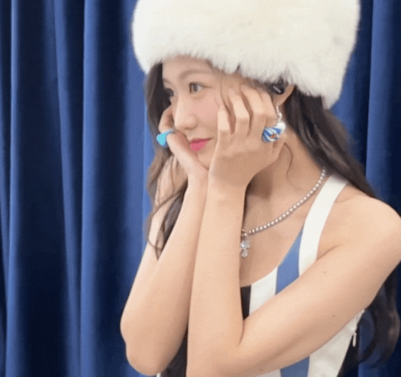  [러블리즈 류수정] 에스콰이어 인터뷰 움짤 (+ 류튜브 에스콰이어 비하인드)