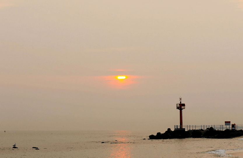 경포대 해변에서 해돋이 장관