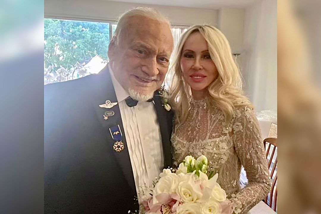  [CNN] 은퇴한 우주비행사 버즈 올드린, 93번째 생일에 '오랜 사랑'과 결혼