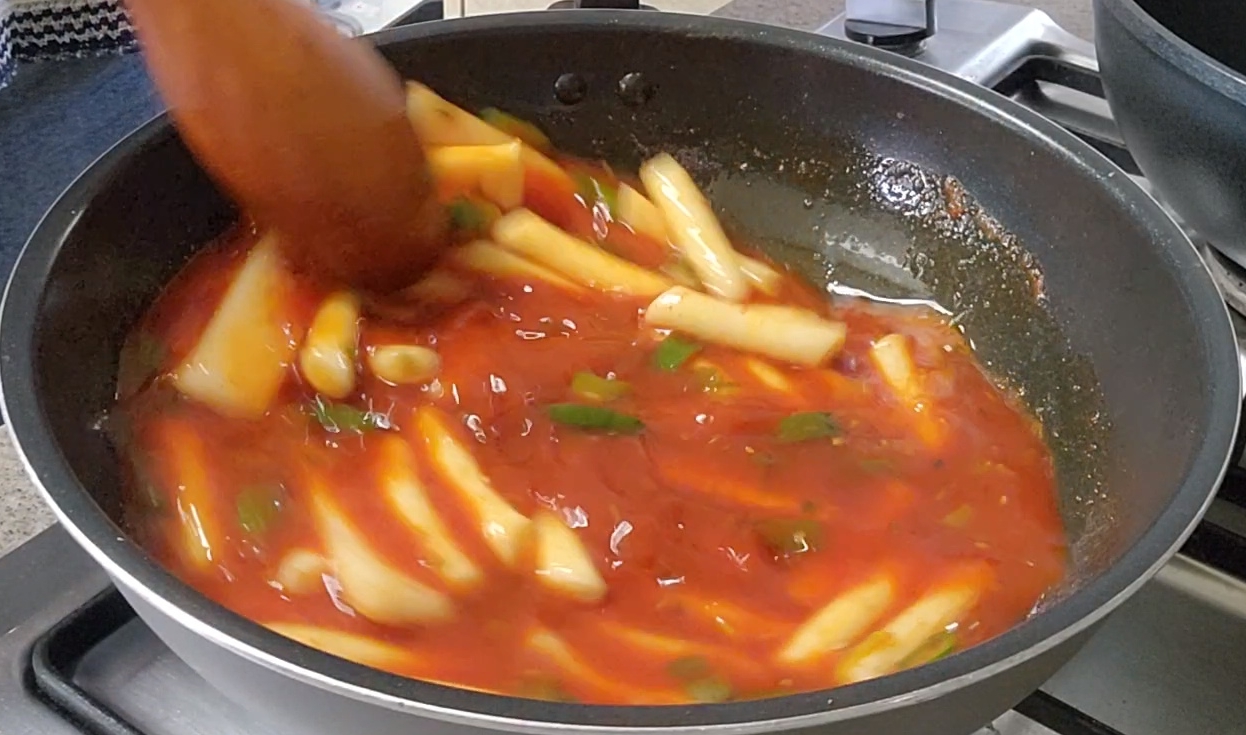 저어가며-끓이는-모습