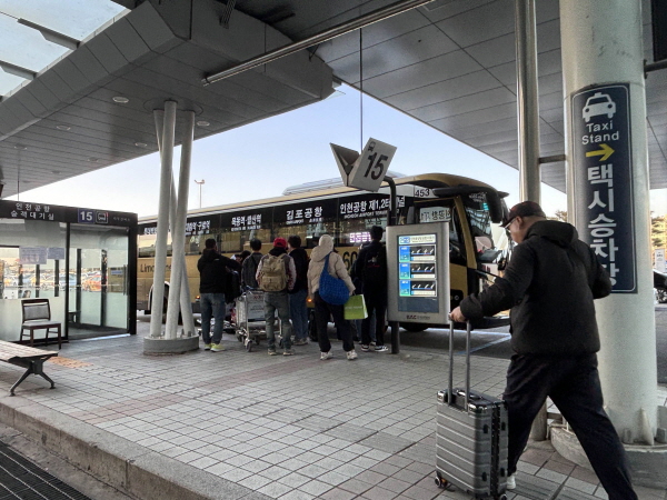 김포공항 국내선 공항버스 매표소 및 정류장
