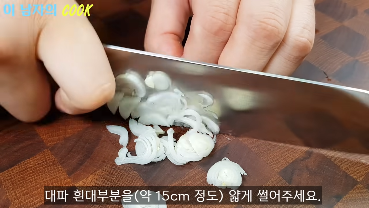 "쌈 싸 먹다 남은 상추는 끓는 물에 던져버리세요!" 간단하면서도 새콤달콤 맛있는 상추나물을 만드는 방법 6 img