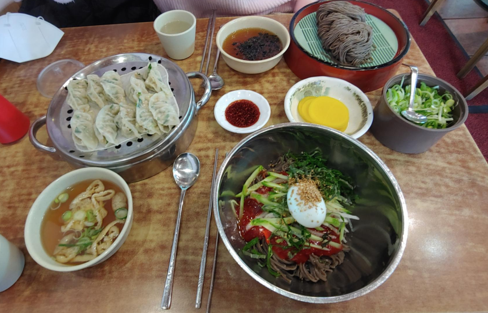  모밀국수부터 만두까지 모두 맛있는 , 청실홍실 신포 본점