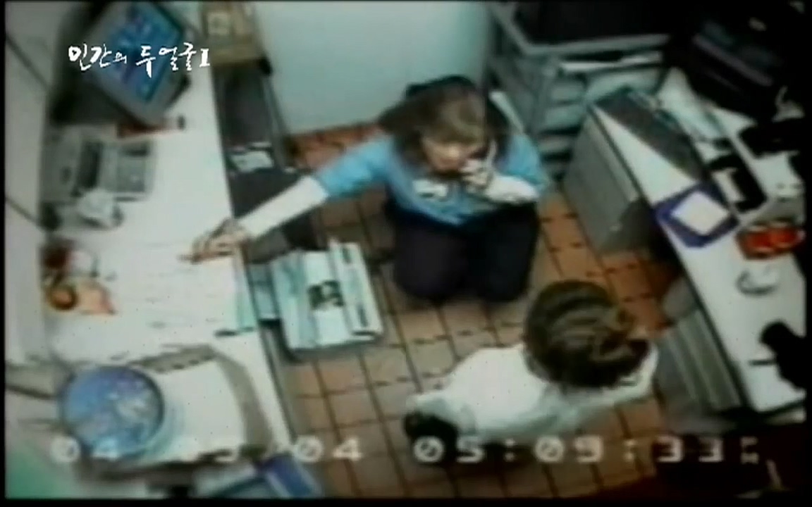 EBS 다큐프라임 - Docuprime, 인간의 두 얼굴 제1부 상황의 힘.mp4_20220317_175115.195.jpg