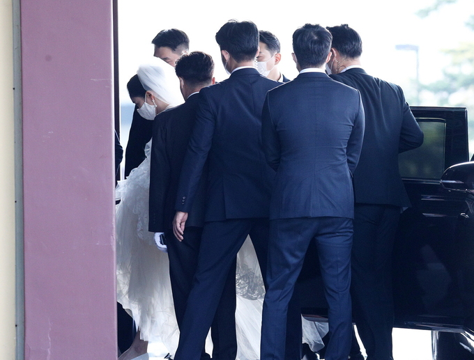  아모레 3세 서민정 합의 이혼, 홍정환씨 10만주 반환!