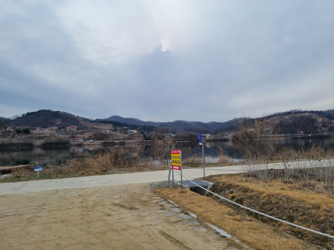 (충주캠핑장) 호수가 보이는 프라이빗한 '탄금호캠핑장' 16