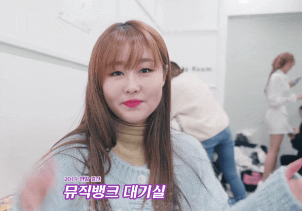  [러블리즈 움짤] 뮤직뱅크 연말특집 비하인드 + 종소리 몇 개 (Lovelyz Gif)