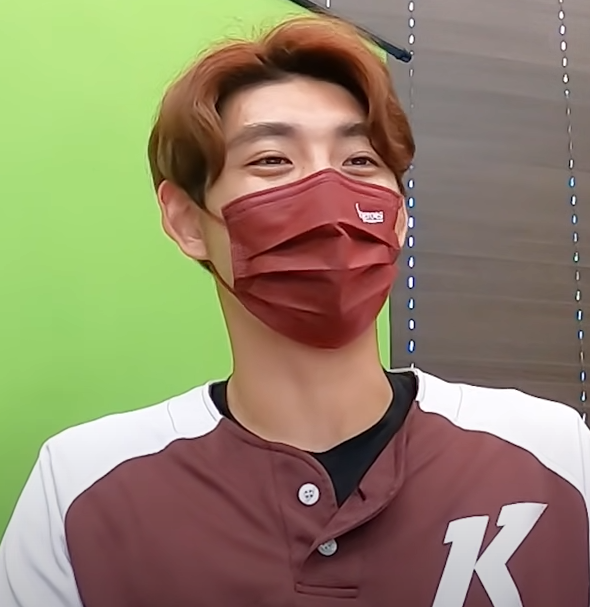  이정후와 강백호의 뜨거운 타격왕 경쟁, 1리 차이 접전 중