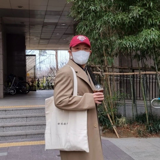  조세호, 30kg 감량 효과 최고!..커피 든 훈남의 출근길! [사진]