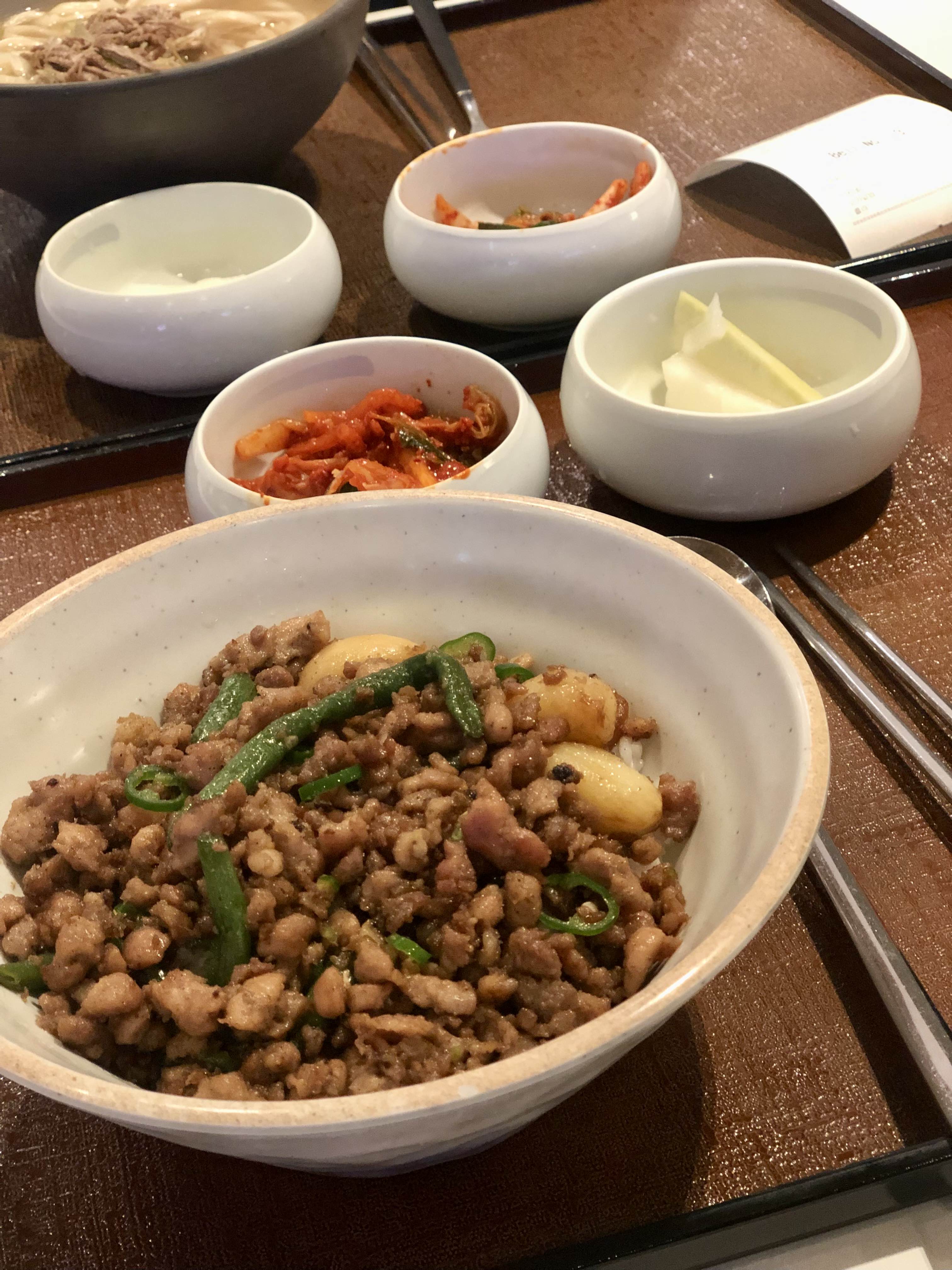  [파라다이스시티] 빕구르망 미슐랭 밀본, 짭짤한 간장맛 고기절임덮밥과 칼국수를 한번에