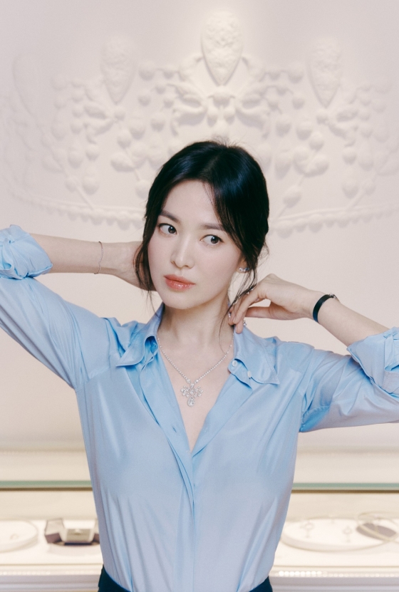  송혜교, 서 있기만 해도 '숨멎 뷰티'<화보>