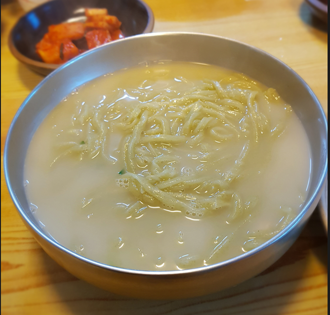 바지락이 없는 칼국수의 자태