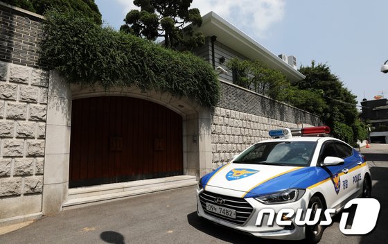  전두환, '사자명예훼손' 항소심 불출석