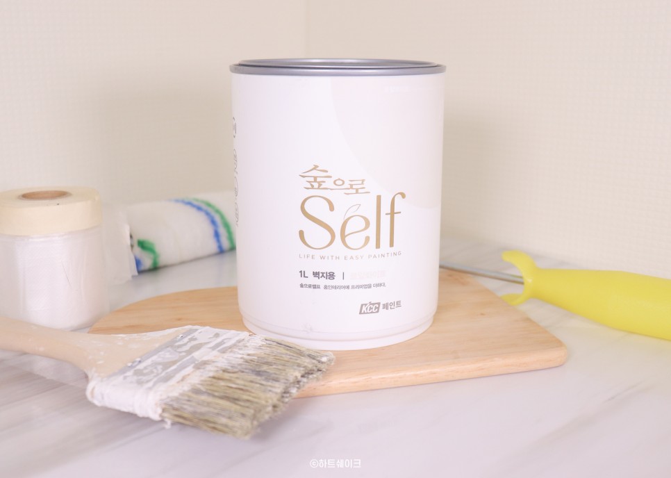 셀프인테리어 벽 페인트 칠하는 방법 벽지페인트 처음해봤는데 별거없네요. 벽지위에 칠해요. 28