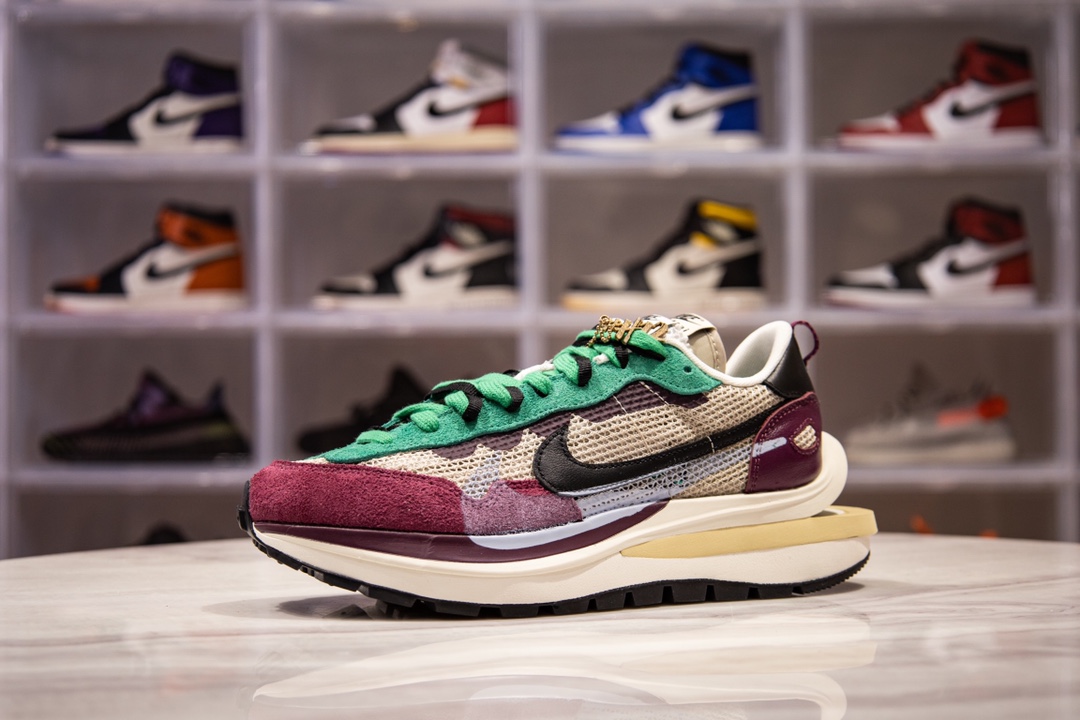  [NIKE x SACAI] H12 나이키 X 사카이 페가수스 베이퍼와플 버건디 레드 DD3035-200