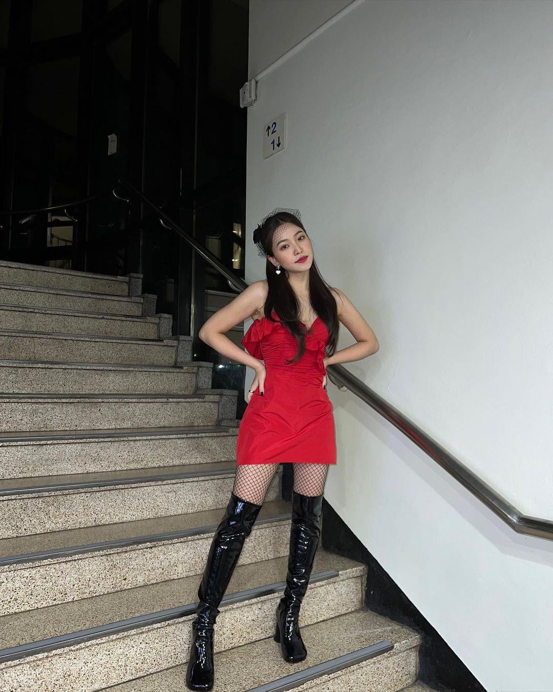아이돌-idol-kpop-가슴-가슴골-슴골-boobs-cleavage-midriff-엉덩이-엉밑-엉밑살-butt-섹시-몸매-body-sexy-허벅지-thighs-도끼-cameltoe-nsfw-legs-cheeks-레드벨벳-예리-redvelvet-yeri