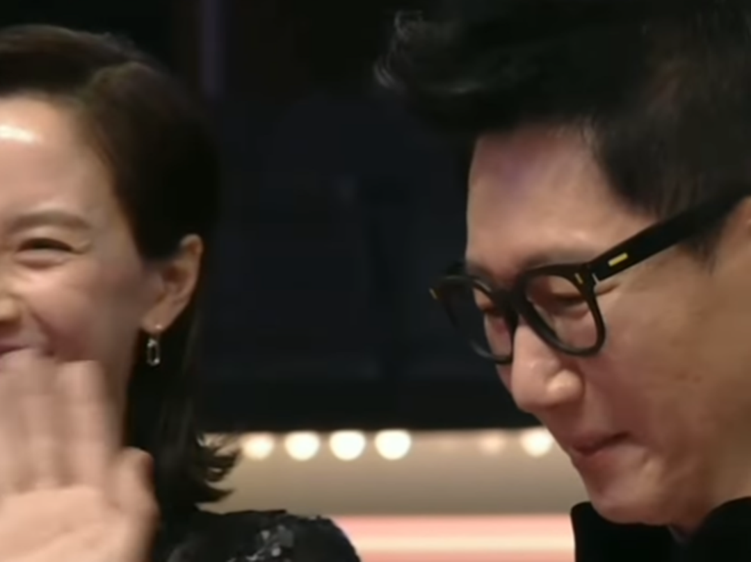 시상식에 참여중인 지석진과 송지효