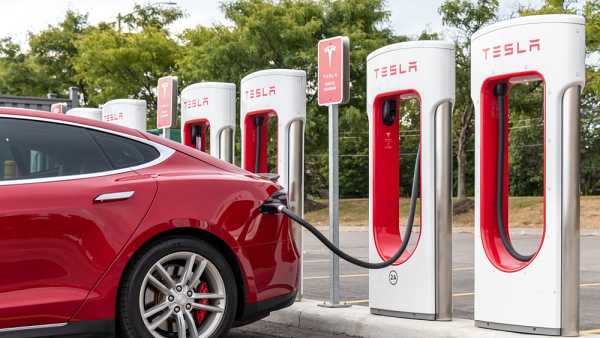 테슬라(Tesla)&#44; 북미 전역의 EV 충전표준 강자로 부상