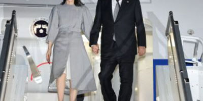  "尹, 조문 홀대? 전혀 아냐"…대통령실의 반박 들어보니 / "영국 왜 갔냐? 육개장 먹고 발인 본 것"...윤석열 조문 취소 논란에 맹공 / 김건희 여사 '모자' 돋보이는 조문 패션