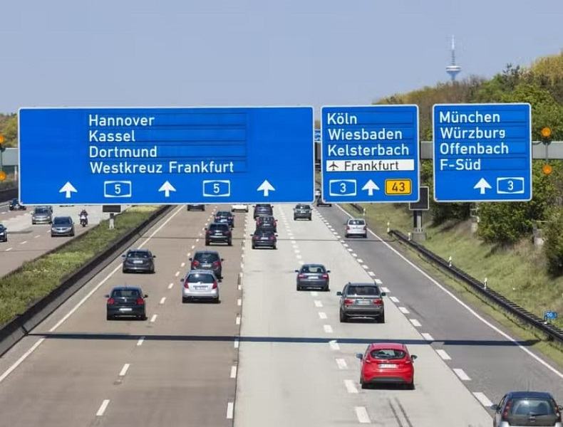  속도 제한이 없는 도로 3곳  VIDEO: 3 Roads Around the World Where Speed Limits Don’t Apply