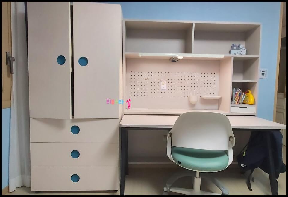  초등 입학 선물, 저학년 책상 '일룸 로이 모노 1400'과 링고의자(팅클팝 옷장 올리기)