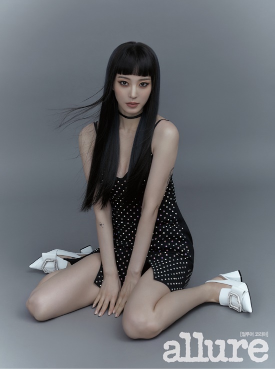  한예슬, 파격적인 포즈+살짝 보이는 문신