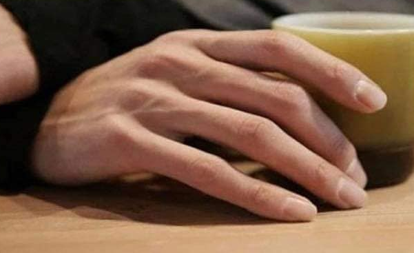  상당히 특이한 손을 가지고 있는 연예인들