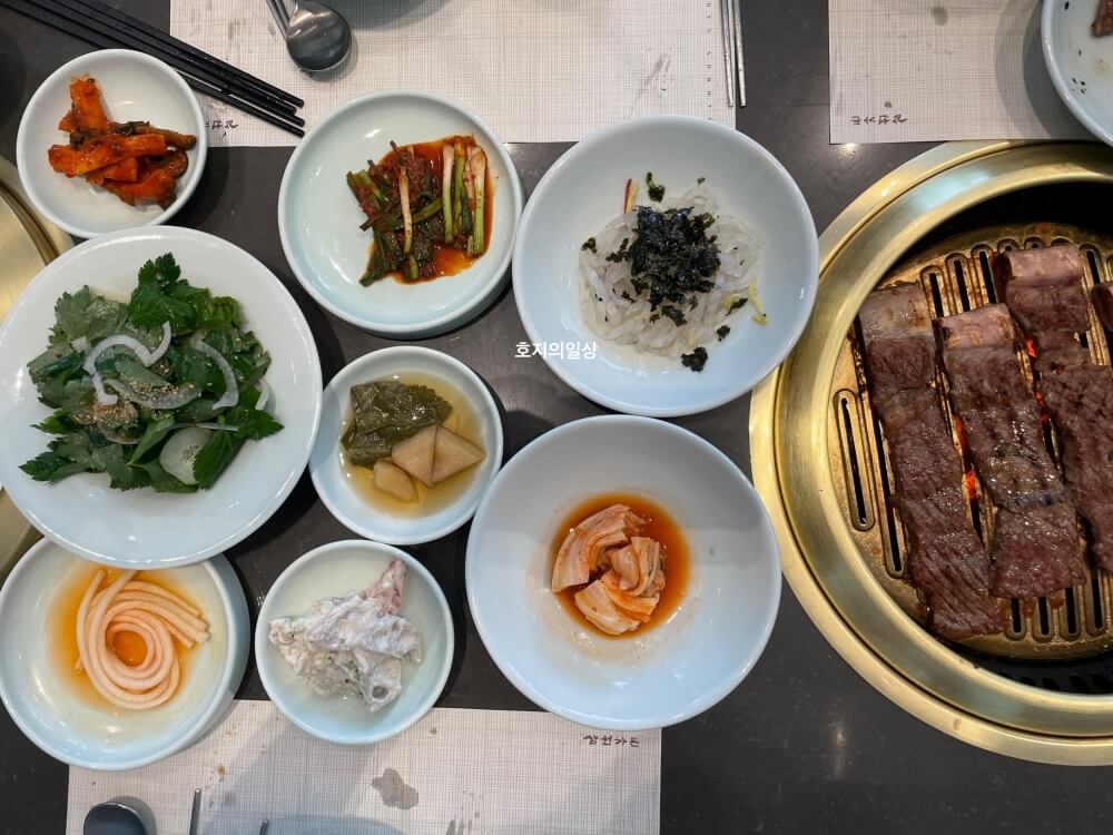 서울 강남 신사동 맛집 삼원가든 - 재교체된 기본찬들