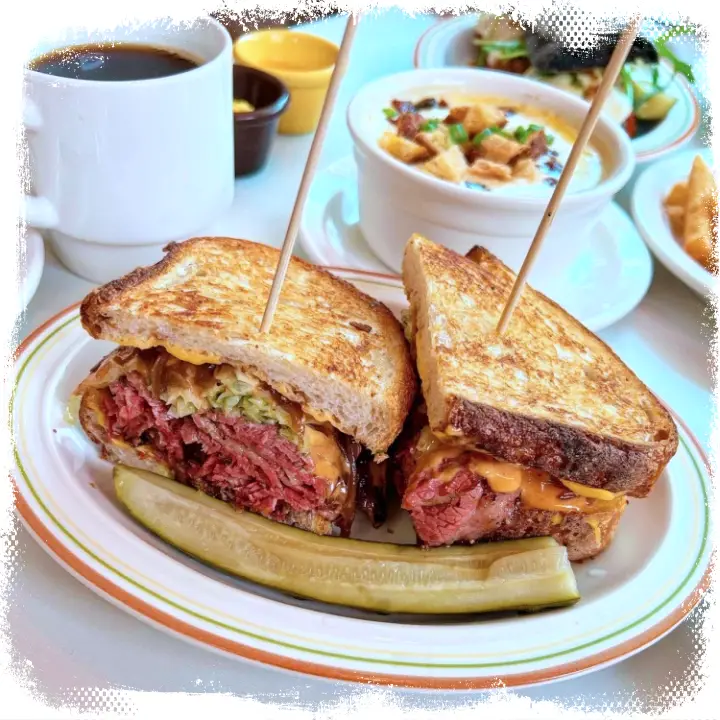 육즙가득 고기로 꽉찬 아메리칸 산더미 샌드위치 강남 미국식 샌드위치 맛집