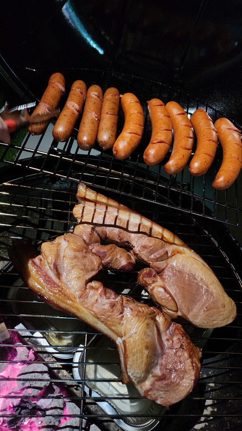  옥상 야외 캠핑음식 돼지 앞다리살 바베큐 꾸버스그릴로 간접구이 요리